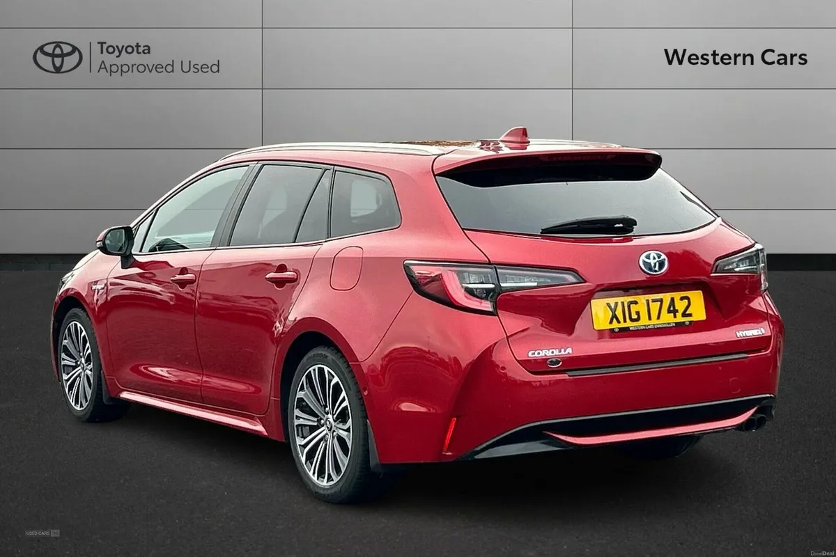 Toyota Corolla 2.0 VVT-h Design Touring Sports CVT - Image 4