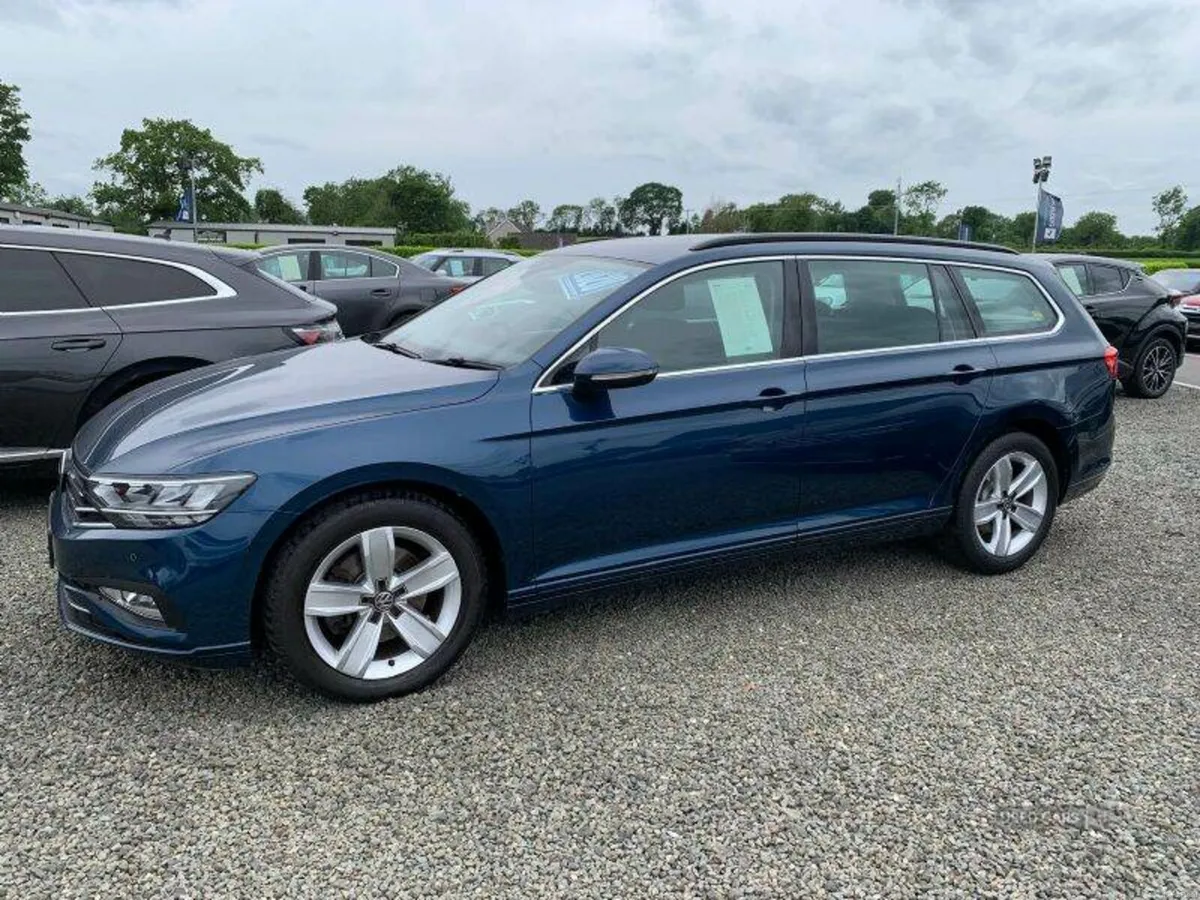 Volkswagen Passat SE Nav - Image 2