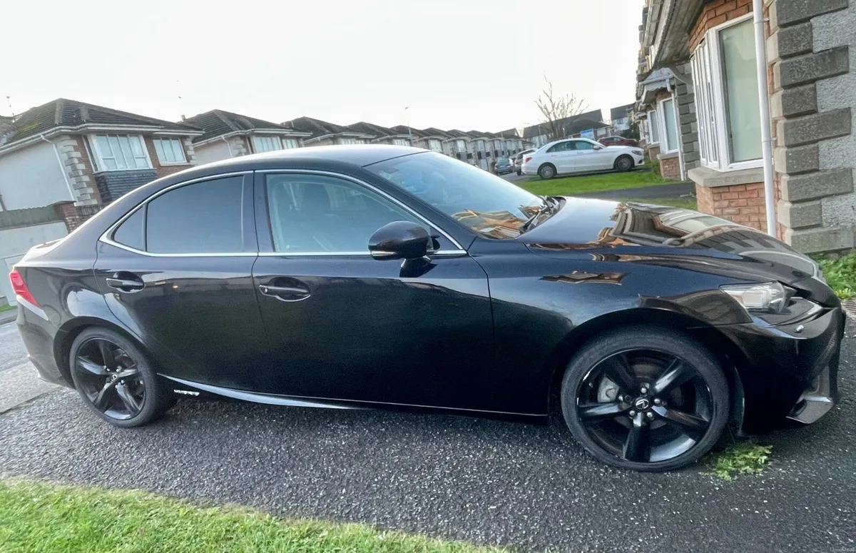Lexus IS 2016 - Image 2