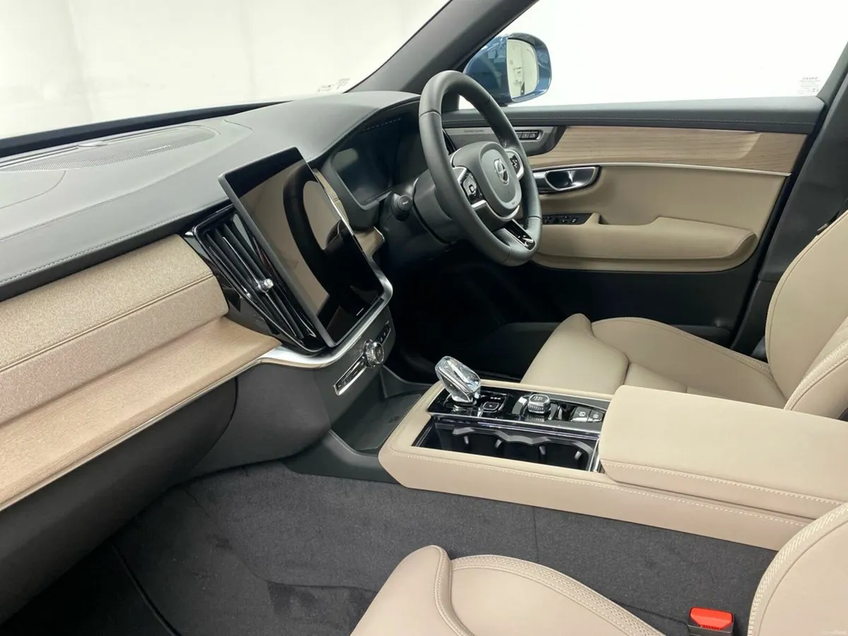 Volvo XC90 Plus Bright model with cardamon interio - Image 5