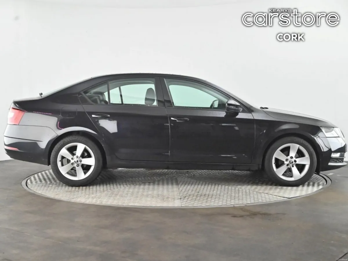 Skoda Octavia AMBITION 1.6TDI 115HP DSG - Image 2