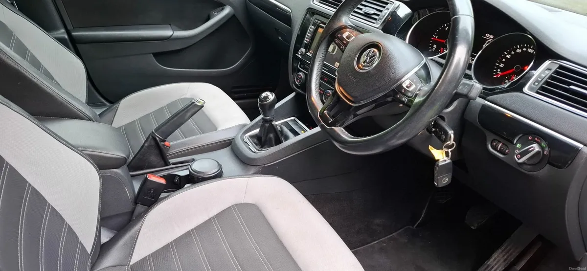 15 VW Jetta,  "MINT,    FSH,    NCT 7/26 - Image 3