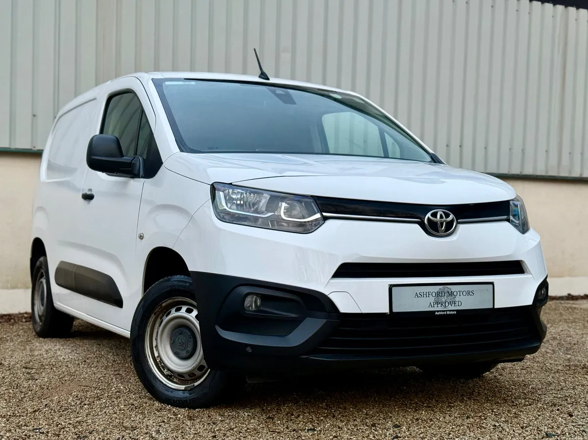 Toyota Proace 3 Seater 1.5d SWB with Vat - Image 1