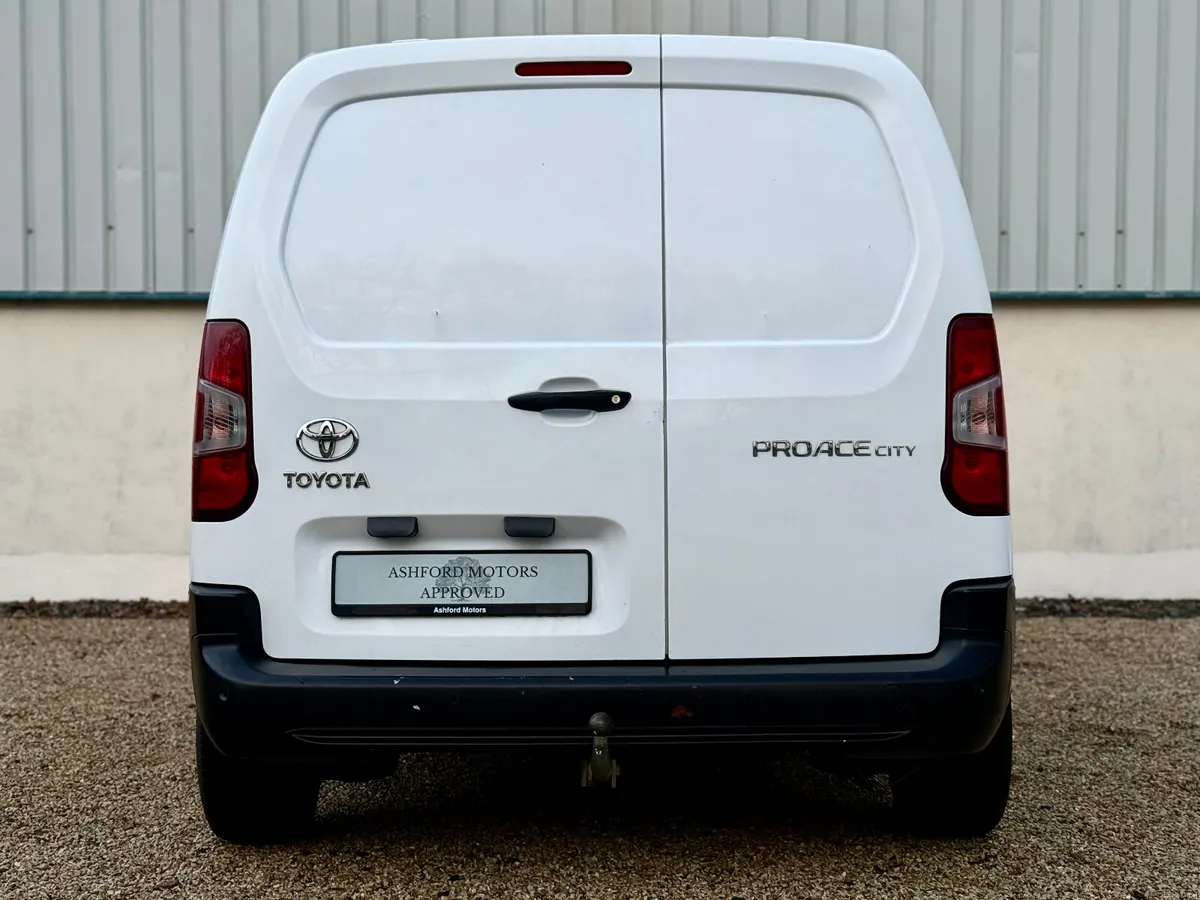 Toyota Proace 3 Seater 1.5d SWB with Vat - Image 4