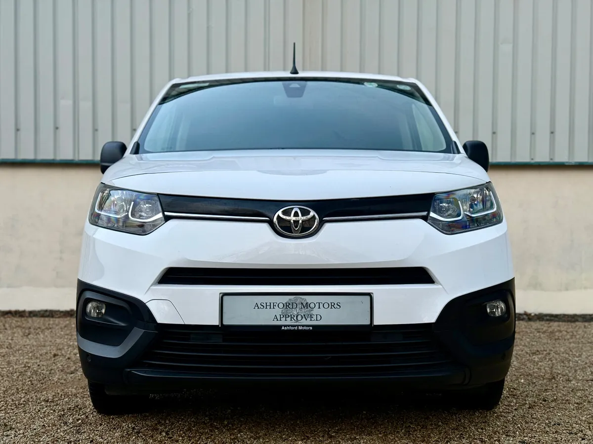 Toyota Proace 3 Seater 1.5d SWB with Vat - Image 2