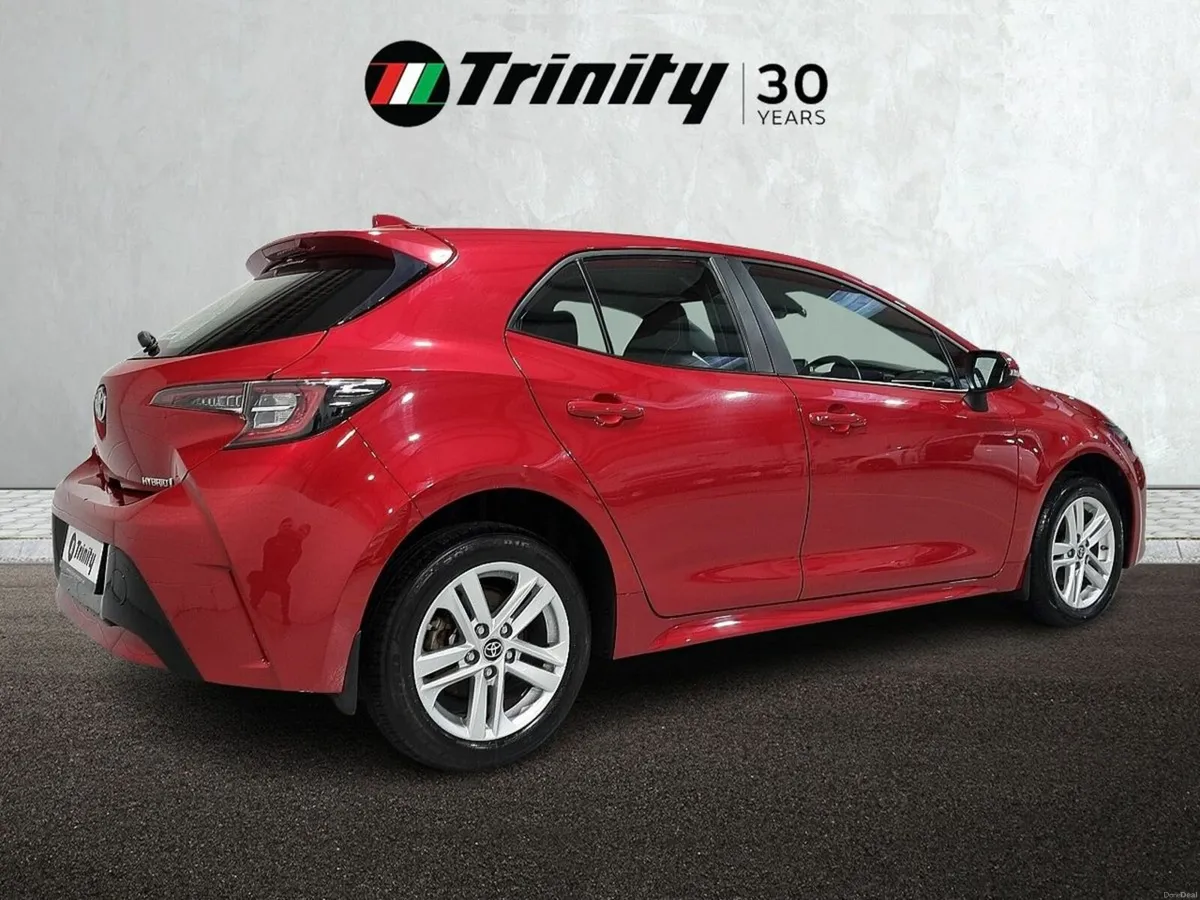 Toyota Corolla ** STUNNING CAR ** 1.8 HYBRID ** LU - Image 3