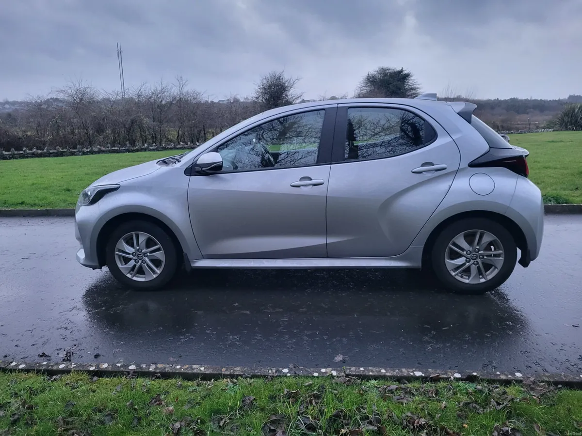 Toyota Yaris Hybrid Automatic - Image 3