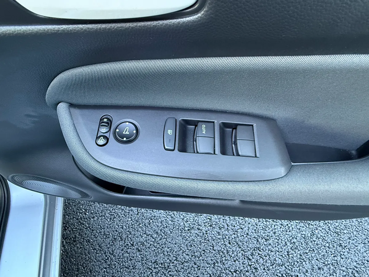 2020 Honda Jazz(Fit)1.5 Hybrid Auto,24k Miles - Image 4