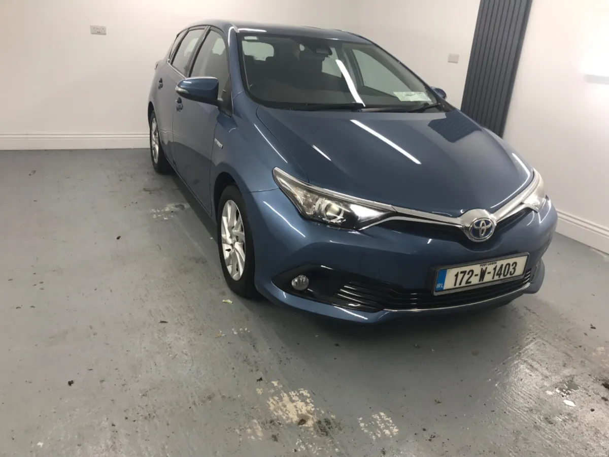 Toyota Auris 2017 - Image 2