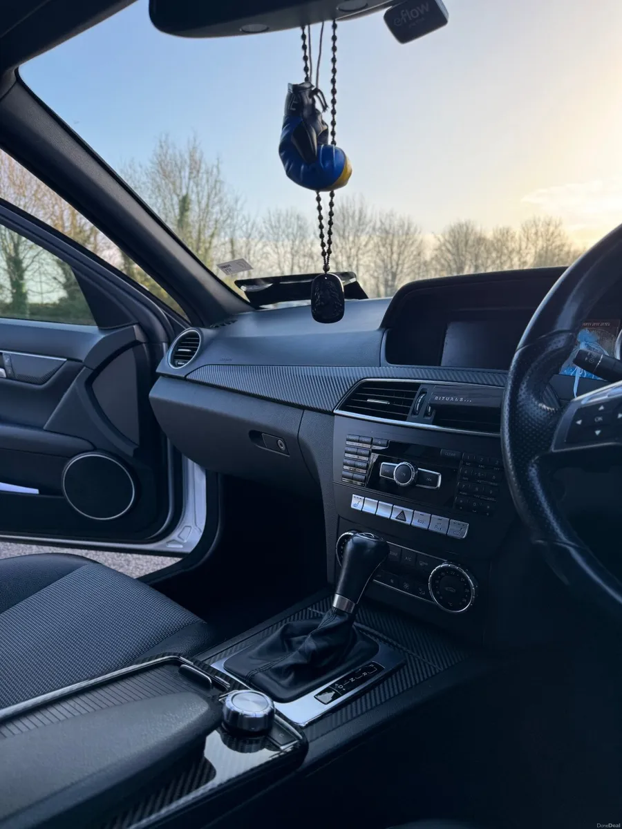 Mercedes-Benz C-Class 2011 - Image 4