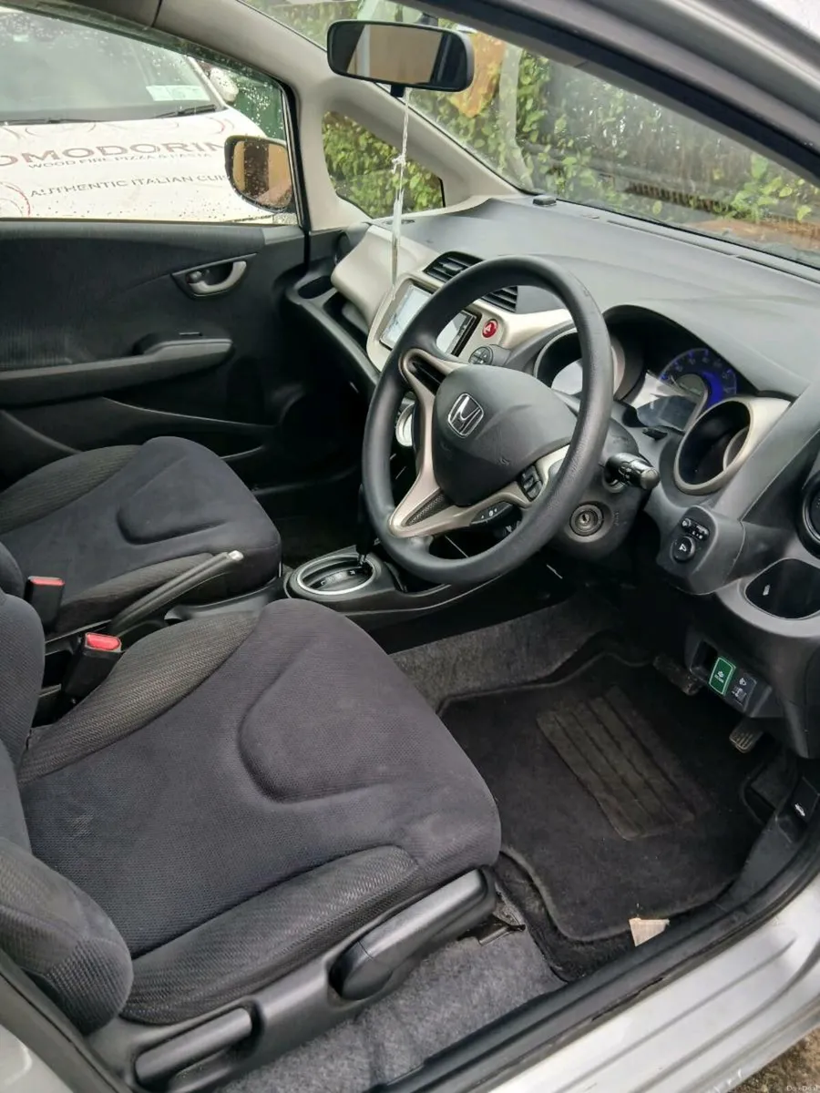 2013 Honda fits hybrid - Image 3