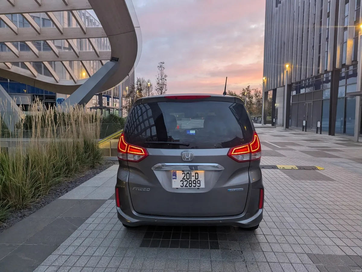 2020 Honda Freed Automatic Hybrid Electric 6 Seats - Image 4