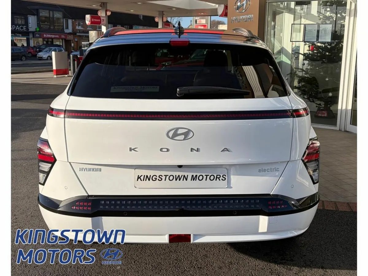 Hyundai KONA Platinum 65Kw two tone - Image 4