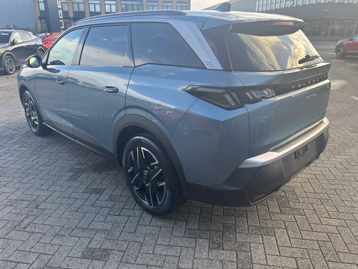 New Peugeot 5008 Allure Hybrid - Image 6