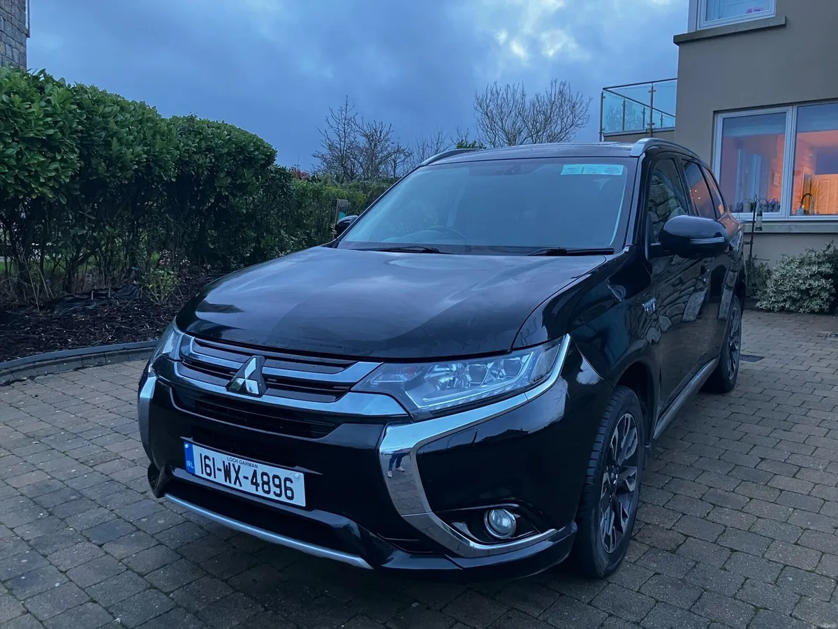 Excellent condition Mitsubishi Outlander PHEV - Image 2