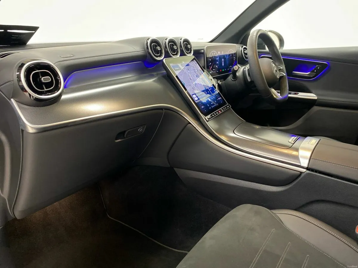 Mercedes-Benz GLC GLC 300e Urban Edition | Reversi - Image 6