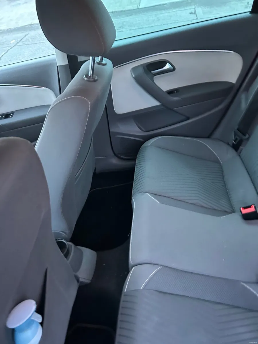 Volkswagen Polo 2015 - Image 2