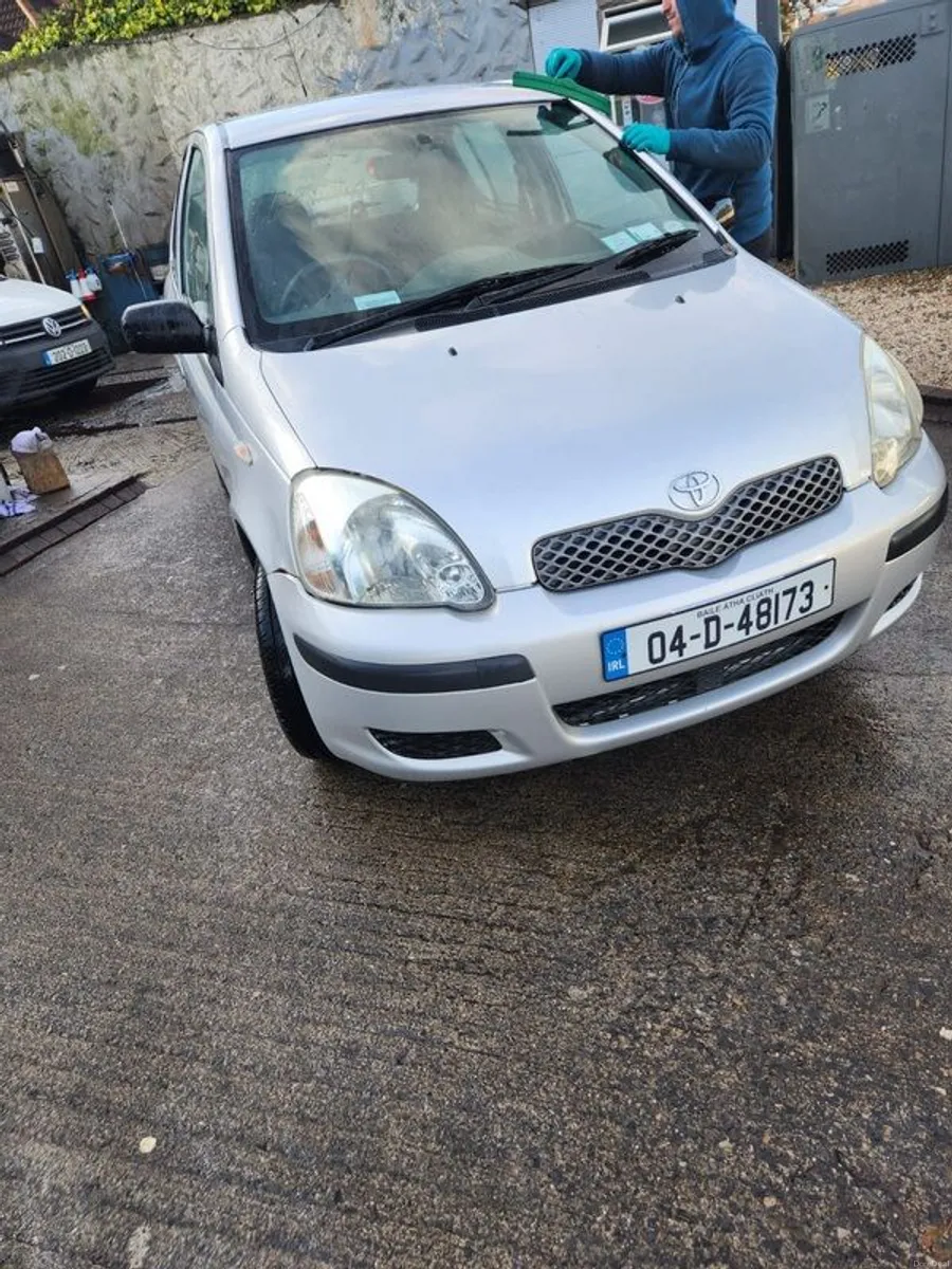 2004 Toyota Yaris - Image 2