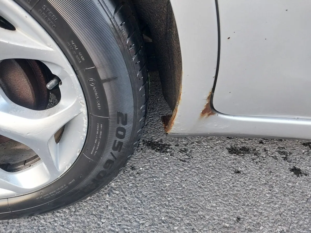 Ford Focus 2009 - Image 2