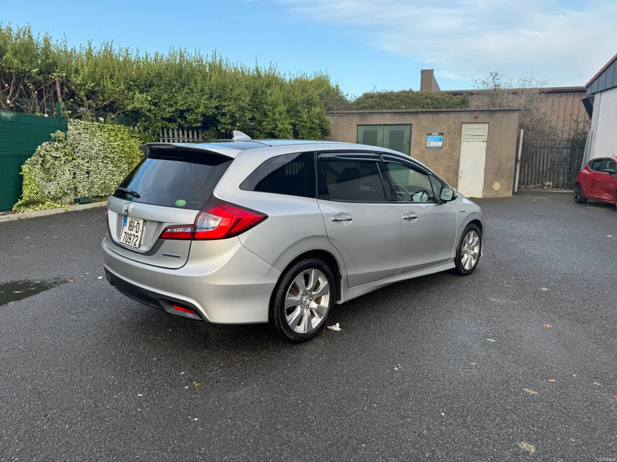 Honda Jade 2016 Hybrid 1.5 automatic 6 seats - Image 4
