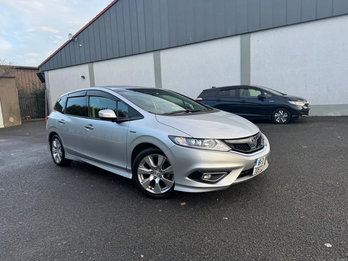 Honda Jade 2016 Hybrid 1.5 automatic 6 seats - Image 2