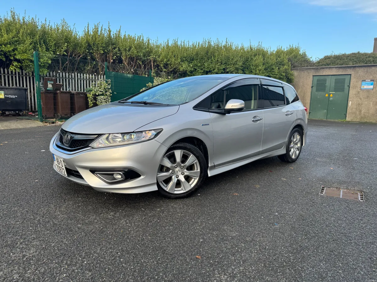 Honda Jade 2016 Hybrid 1.5 automatic 6 seats - Image 1