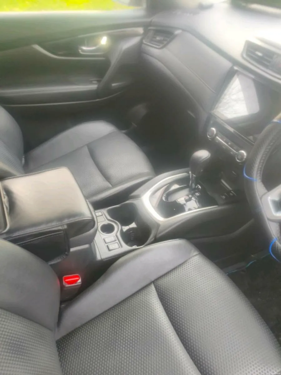 NISSAN X-TRAIL 2.0 L PETROL AUTOMATIC HYBRID - Image 6