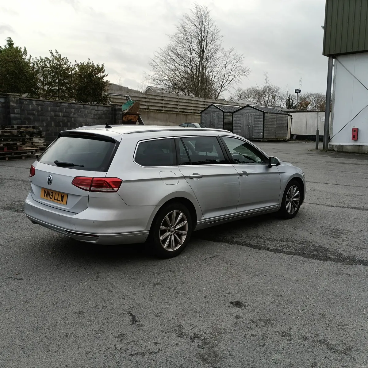 Volkswagen Passat 2019 - Image 2