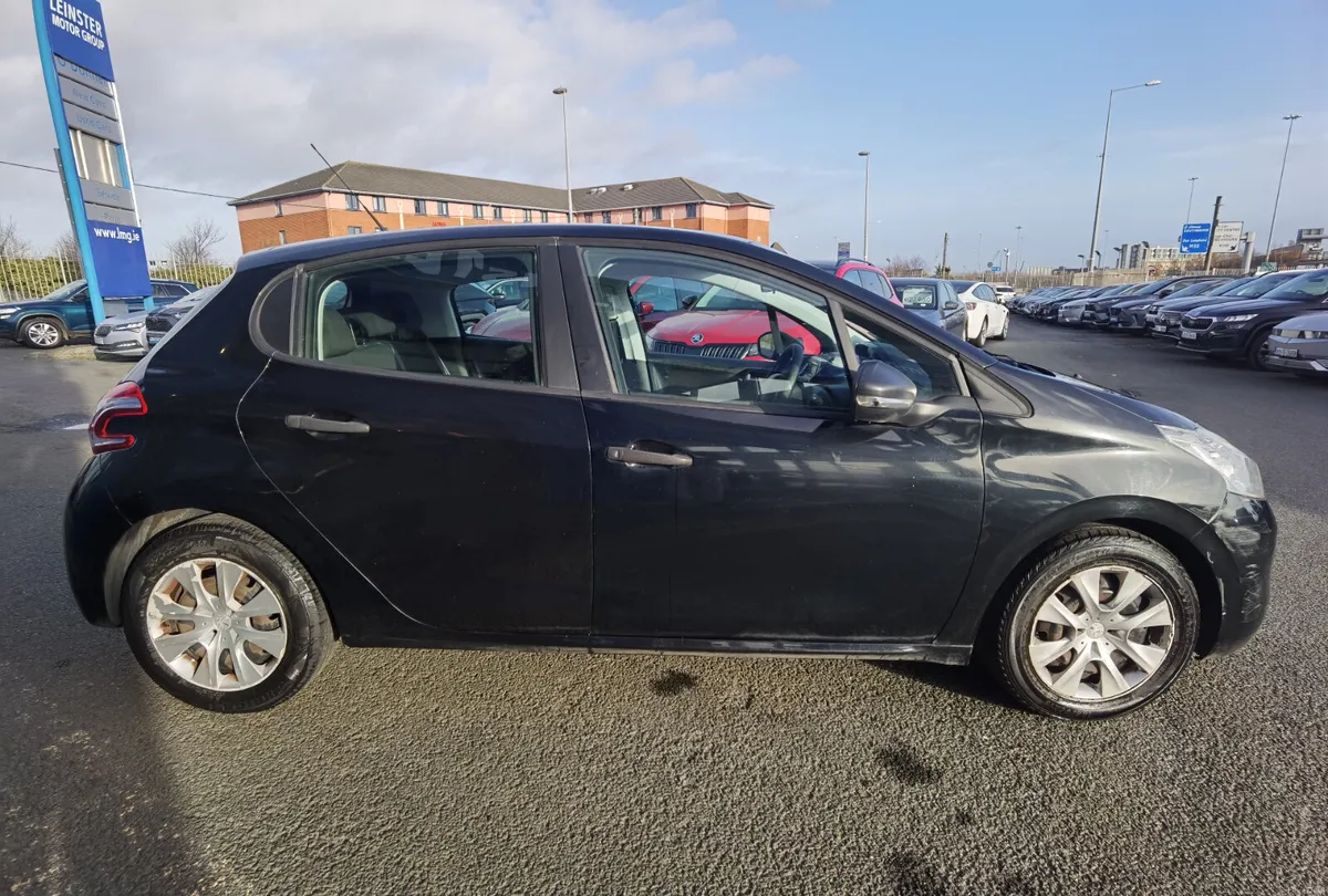PEUGEOT 208 1.0 ACCESS PETROL - Image 3