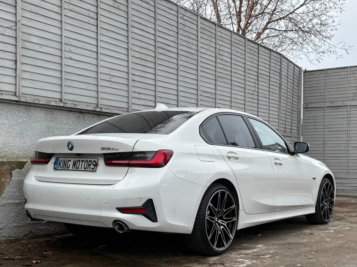 BMW 3-Series 2021 SE PRO AUTO UPGRADED 20" ALLOYS - Image 3