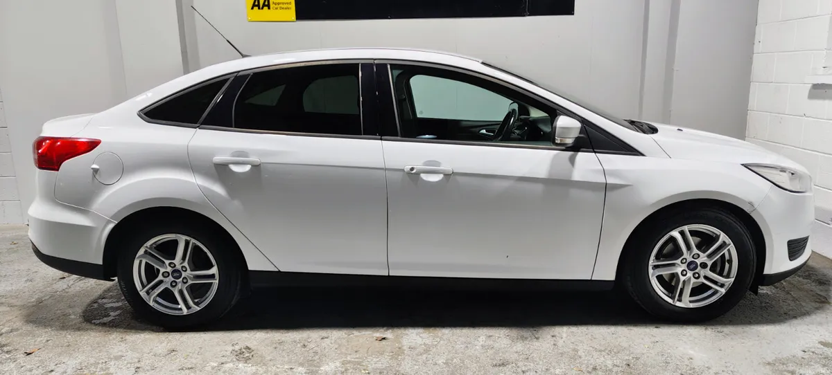 Ford Focus 2016 1.5 TDCI ZETEC SPEC AA WARRANTY - Image 4