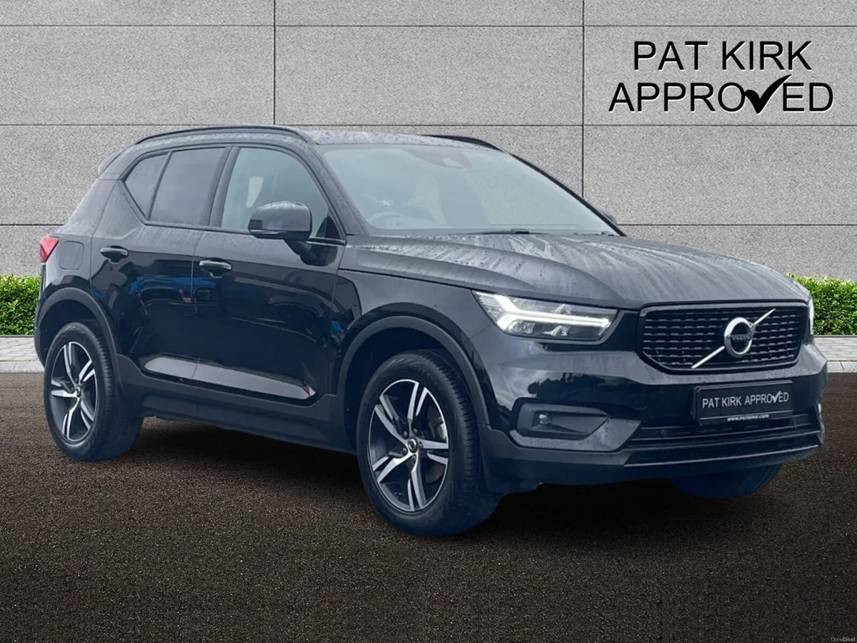 Volvo XC40 Estate R DESIGN - Image 1