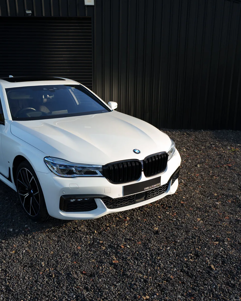 BMW 740e M SPORT - Image 2