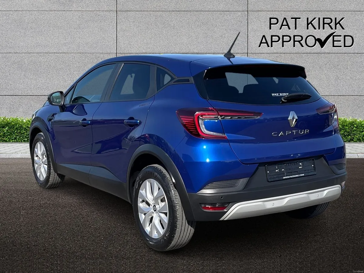 Renault Captur Hatchback Iconic Edition - Image 2