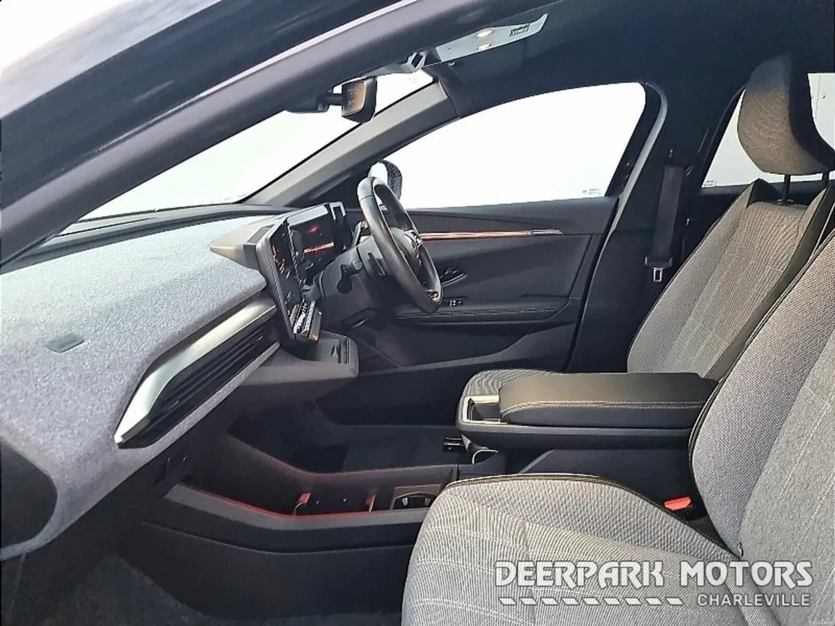 Renault Megane E-Tech EV60 220hp Techno - Image 4