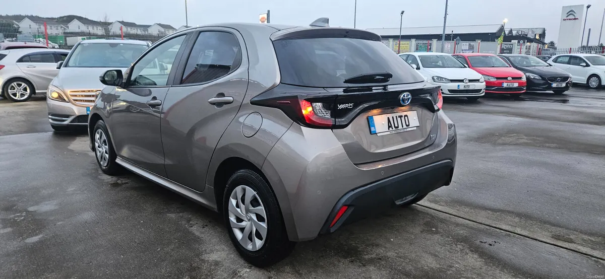 toyota yaris hybrid/petrol 1.5 new model - Image 2