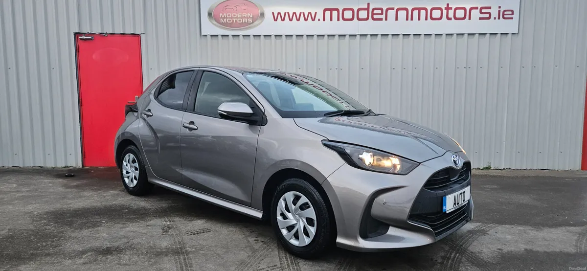 toyota yaris hybrid/petrol 1.5 new model - Image 4