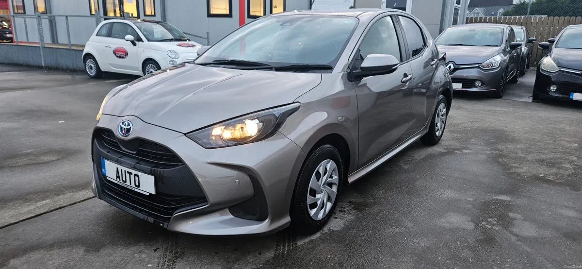 toyota yaris hybrid/petrol 1.5 new model - Image 3