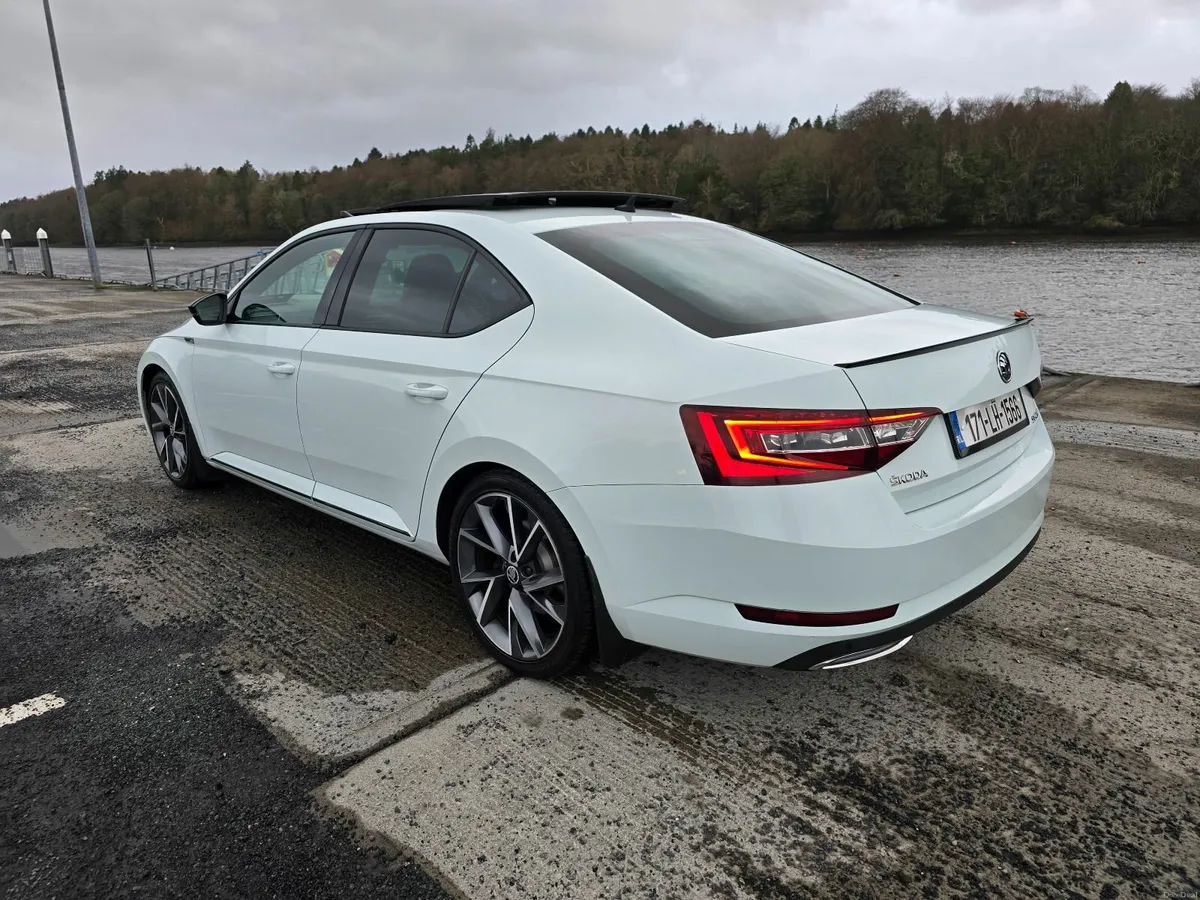 Skoda Superb 2017 - Image 2
