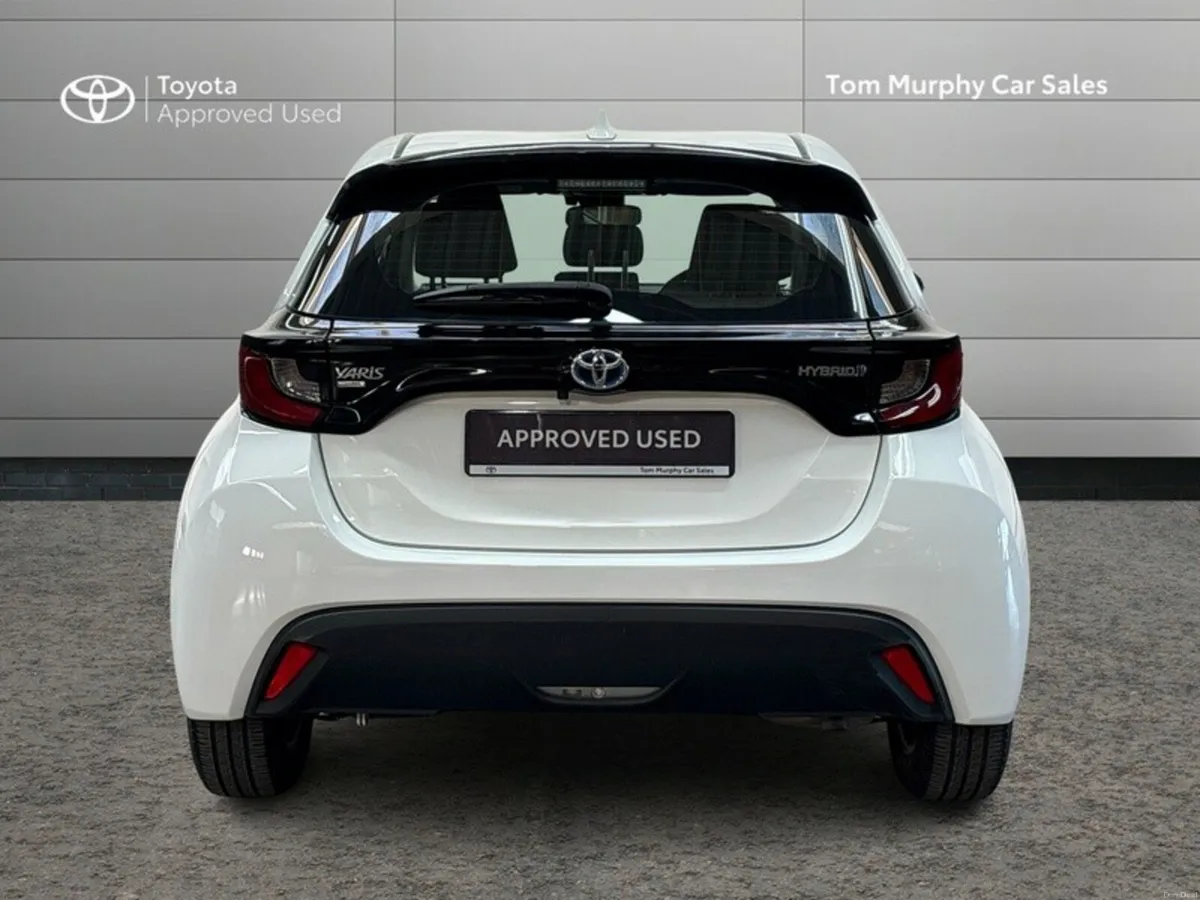 Toyota Yaris YARIS HYBRID LUNA - Image 4
