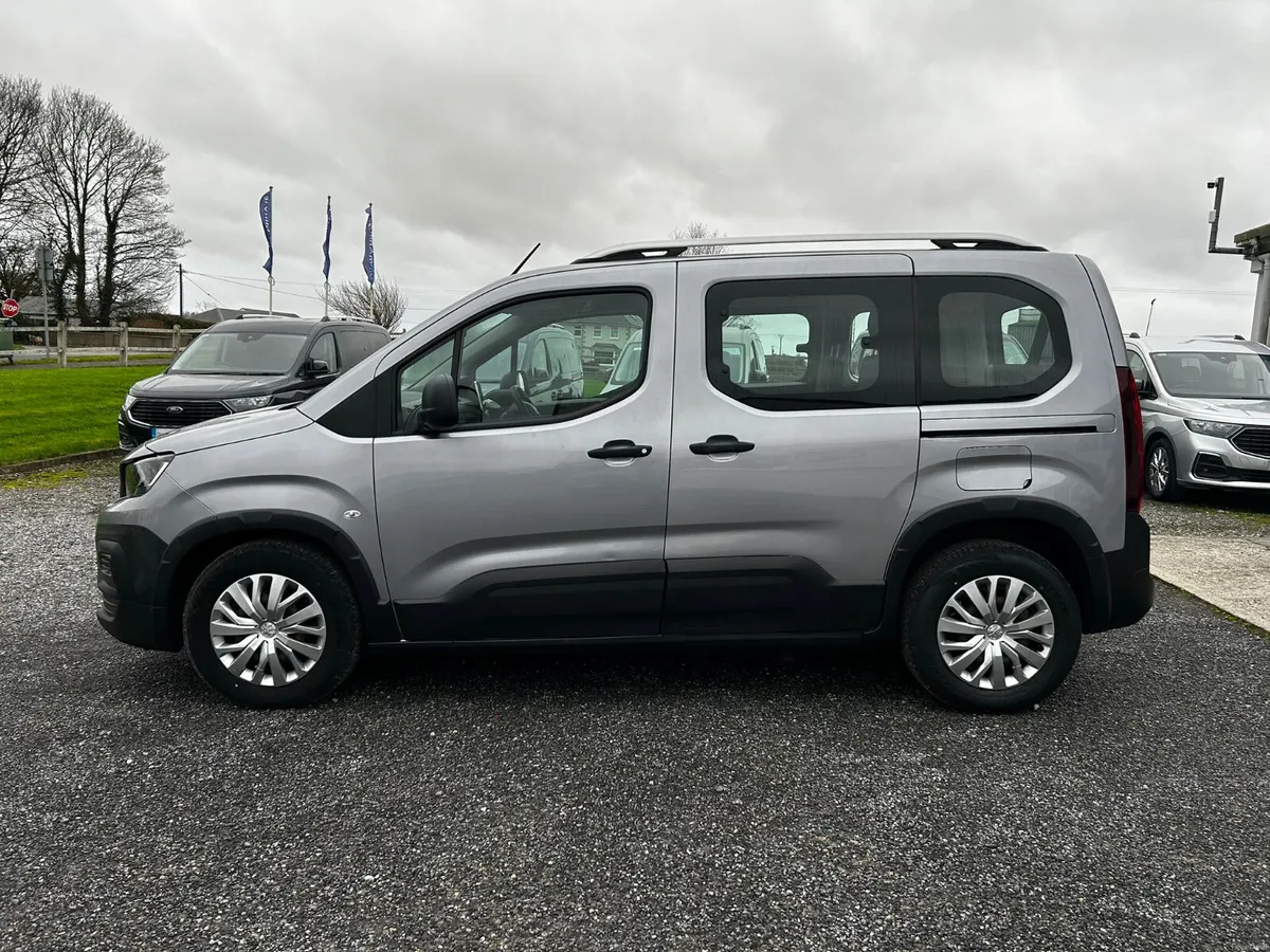 Wheelchair Car - Image 4