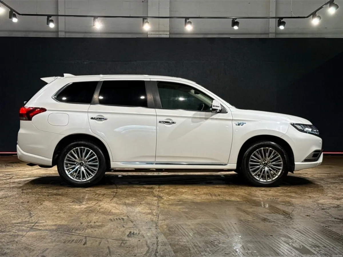 Mitsubishi Outlander 2.4L PHEV AUTOMATIC - HALF BL - Image 3