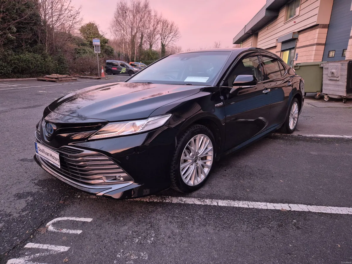 TOYOTA CAMRY / 2020 / 2.5 PETROL HYBRID /AUTOMATIC - Image 1