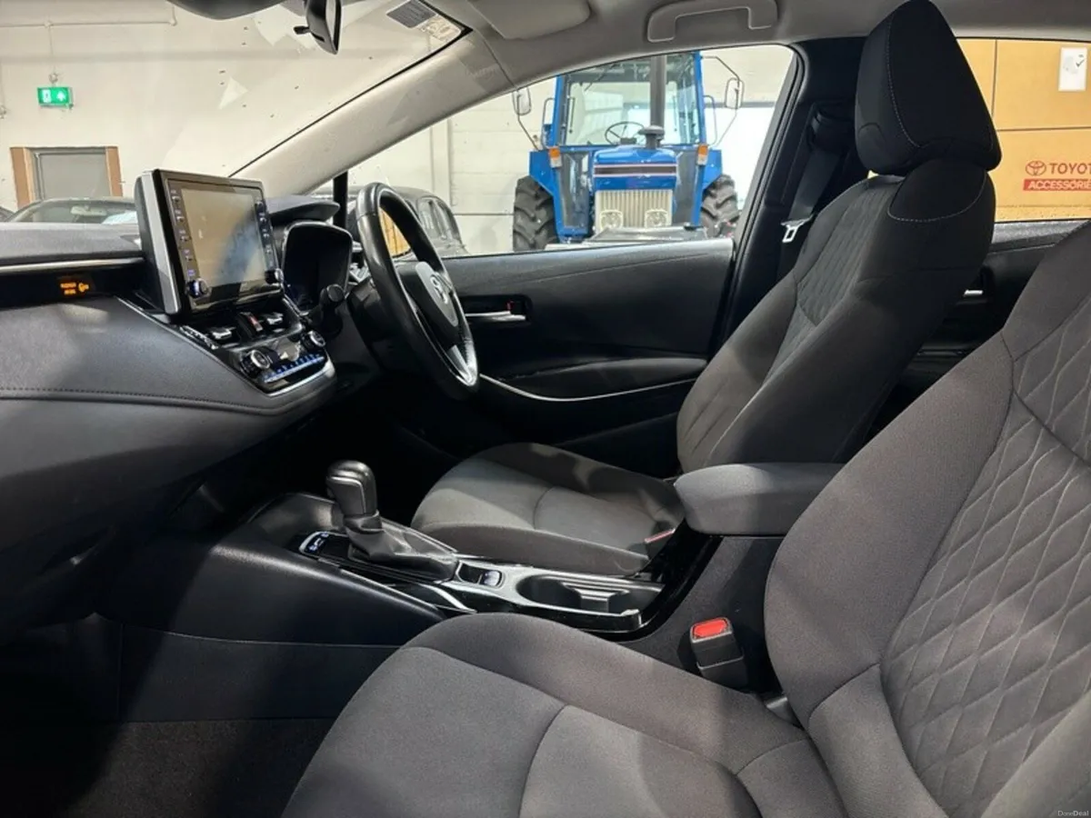 Toyota Corolla 1.8 HYBRID LUNA SALOON AUTO - Image 6