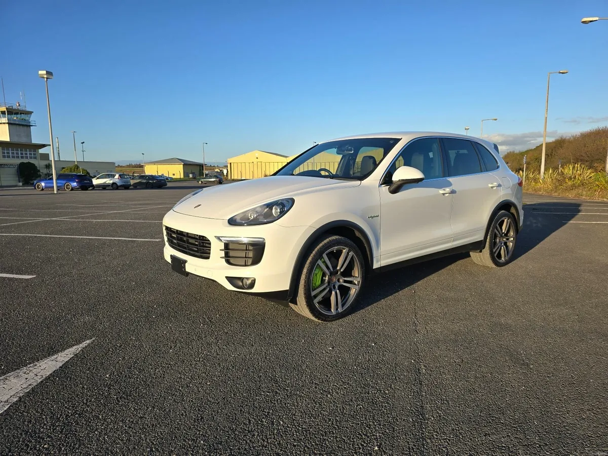 2016 Porsche Cayenne S E-Hybrid - Image 4