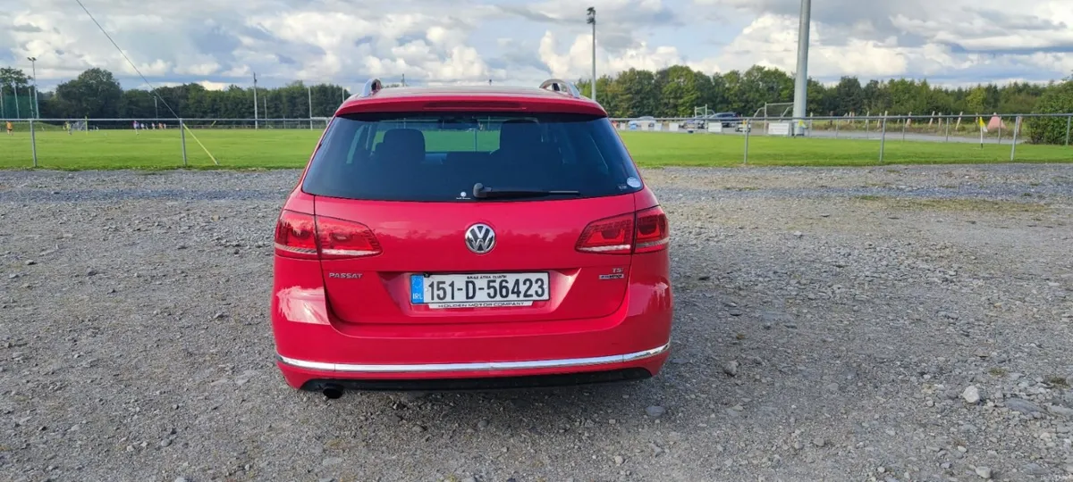 Volkswagen Passat 2015 - Image 2