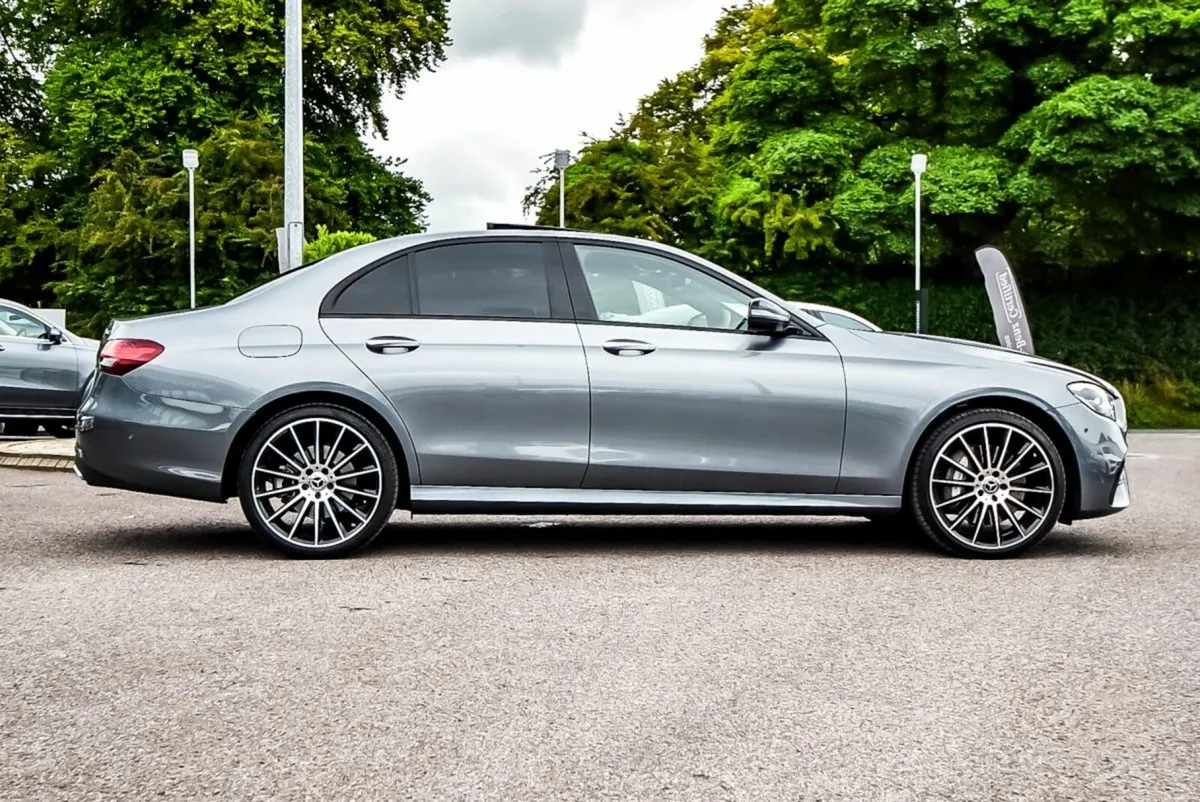Mercedes-Benz E-Class E400d AMG Premium Plus 4Mati - Image 3