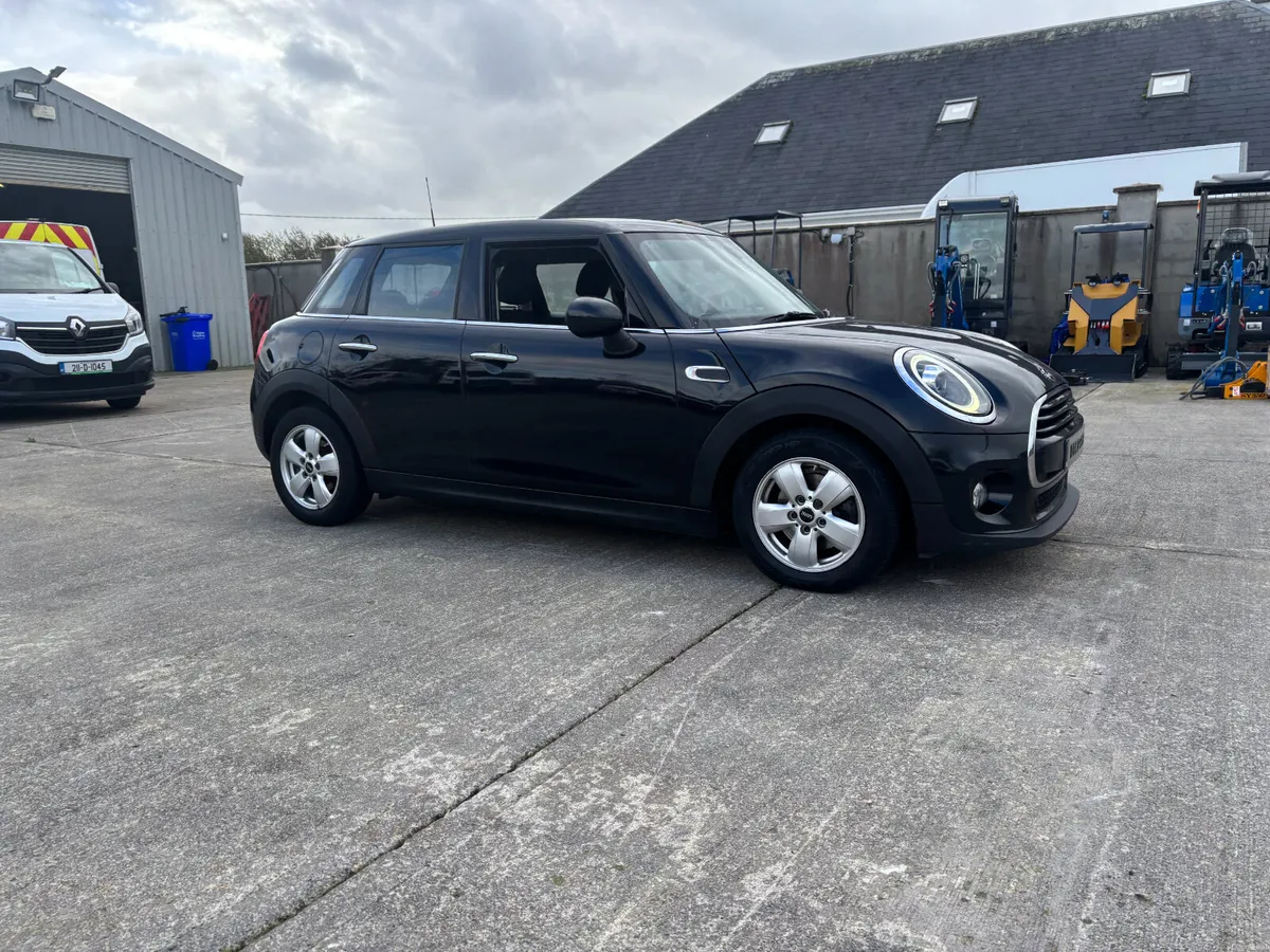 Mini Cooper 2018 - Image 2