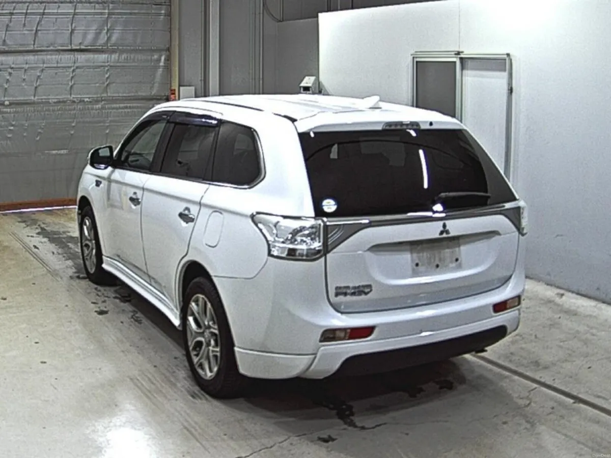 2014 Mitsubishi Outlander PHEV HIGH SPEC - Image 2