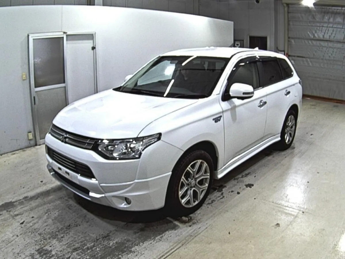 2014 Mitsubishi Outlander PHEV HIGH SPEC - Image 1